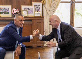 TFF Başkanı Hacıosmanoğlu, Paris'te FIFA Başkanı Infantino ile görüştü