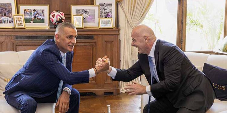 TFF Başkanı Hacıosmanoğlu, Paris'te FIFA Başkanı Infantino ile görüştü