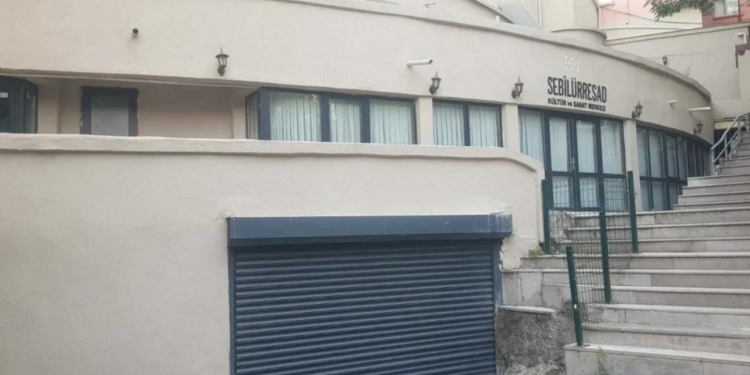 Tarihi Çocuk Esirgeme Kurumu, Yandaş Vakıf ve Derneklere 80 Liraya Kiralanmış