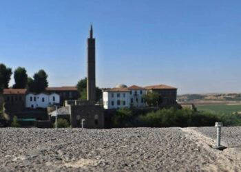 Tarihi Surlara Çivi Çakıldı