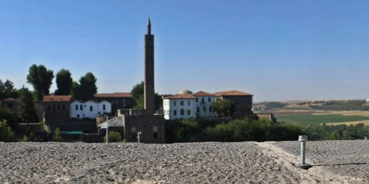 Tarihi Surlara Çivi Çakıldı