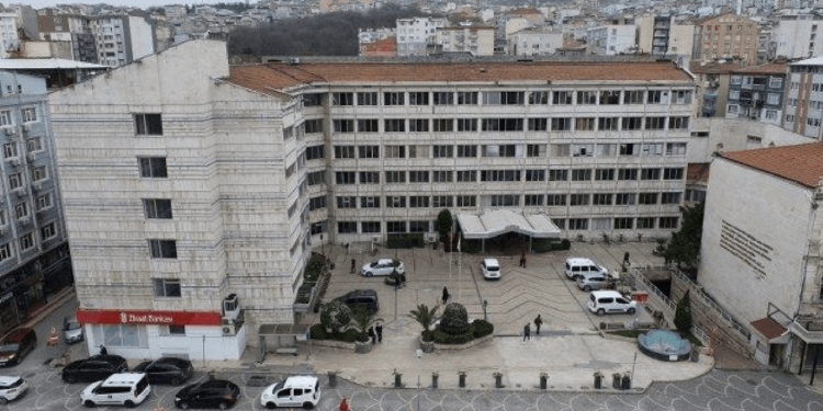 Tasarruf Genelgesini Delip Geçtiler: Erdoğan'dan 'Hayırsever' Ödülü Alan Şirkete Dev İhale