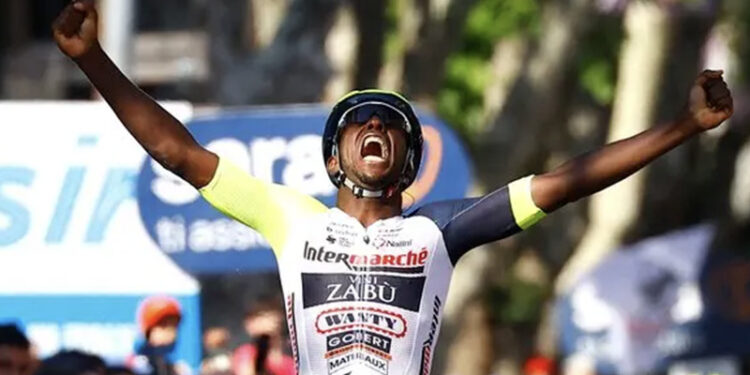 Tour de France'ın 12. etabını Biniam Girmay kazandı