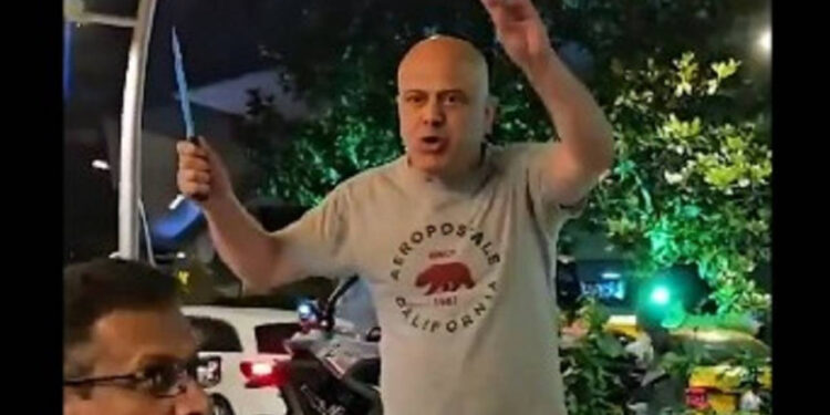 Turistleri bozkurt işareti ve bıçakla tehdit etmişti: Yakalandı