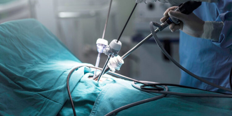 Türk Doktor Karın Zarından Vajina Yaptı