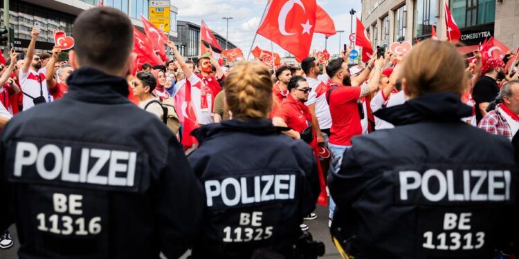 Türkiye-Hollanda maçı sonrası Almanya'da 64 soruşturma