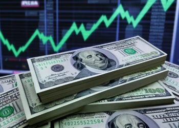 Ünlü Ekonomist Doların 40 Lirayı Aşacağı Tarihi Açıkladı