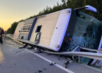 Uşak'ta feci kaza! Yolcu otobüsü devrildi: Çok sayıda yaralı var