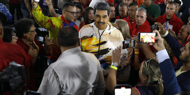 Venezuela'da Seçimi Kazanan Maduro Oldu