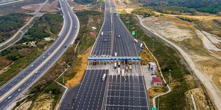 "Yap-İşlet-Devret" projelerini hayata geçiren bir çok şirketin vergi ödemediği iddia edildi