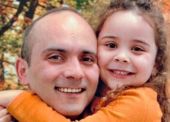 Yeni Akit yazarının hedefinde Vera var: ‘Anne de yok, baba da yok!’