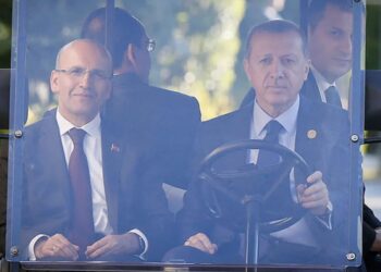 Yeni anket: Türkiye ekonominin kötü yönetildiğinde birleşti
