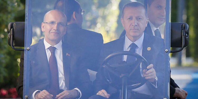 Yeni anket: Türkiye ekonominin kötü yönetildiğinde birleşti
