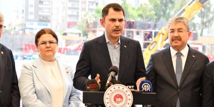 Yıl sonuna kadar en az 200 bin konutu 11 ilde teslim edeceğiz