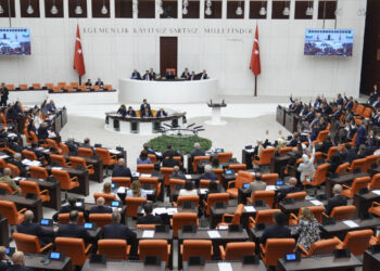 Yüzde 233 Zam! Yurt Dışı Çıkış Harcı 500 Lira Oldu