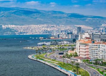 Zemin çöküyor, önlem alınmazsa kenti su basacak