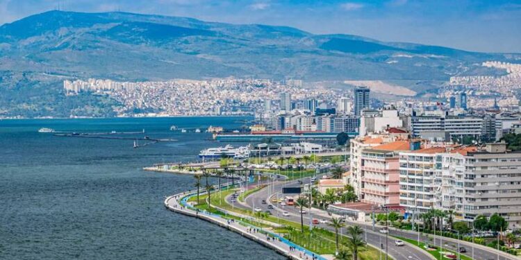 Zemin çöküyor, önlem alınmazsa kenti su basacak