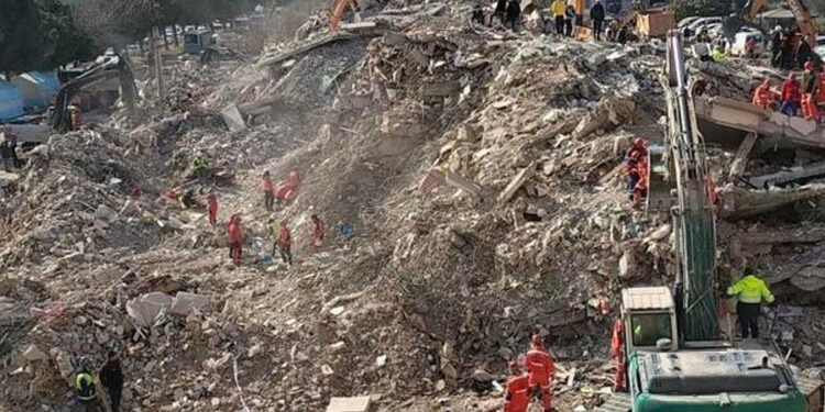 Depremde 150 kişinin öldüğü Palmiye Sitesi’nin firari müteahhidi tutuklandı