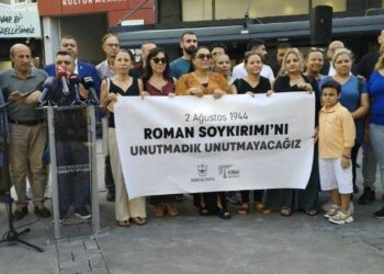 "2. Dünya Savaşının unutulmuş kurbanları" Romanlar, katliamın 44. yılında anıldı