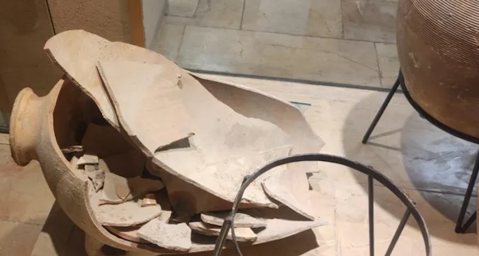 4 yaşındaki çocuk, müze gezisinde 3500 yıllık küpü kırdı