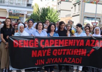 Gazetecilerin katledilmesine tepki: Kalemleri yerde bırakılmayacak