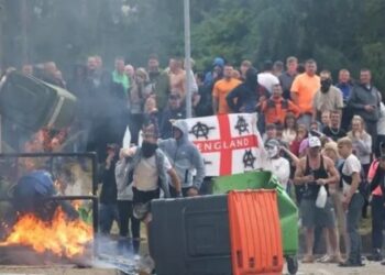 İngiltere’de kabineden ‘acil toplanma’ kararı