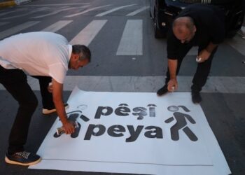 İstanbul’da yaya geçidine ‘Pêşî Peya’ yazdılar