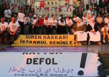 İstanbul’da kayyım nöbeti: Hak, hukuk, adalet isteyenler için alanlardayız