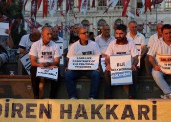 Şişhane nöbetinde savaş politikalarına tepki