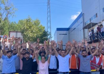 CarrefourSA’da işçilerden dayanışma eylemi