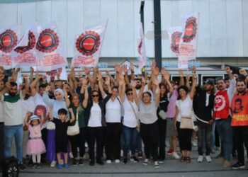 Eylemdeki CarrefourSA işçilerinden örgütlenme çağrısı