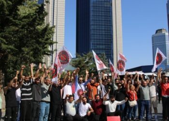 CarrefourSA işçileri Sabancı Holding önünde eylemde