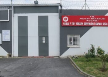 Tutsaklara işkence eden başgardiyan hakkında soruşturma