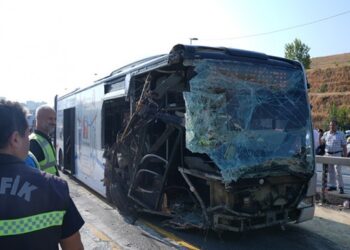 İstanbul’da metrobüs kazası: 1 ölü, 38 yaralı