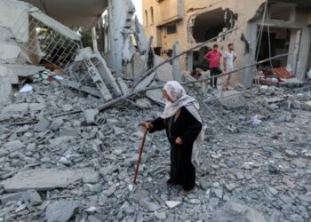 İsrail sivillerin sığındığı okulu bombaladı
