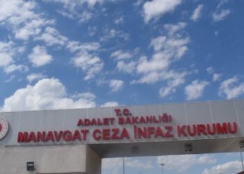 Cezaevinde toplu aile fotoğrafı çekimine engel