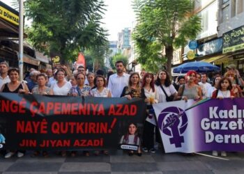Kadın gazetecilerin katledilmesi Mersin’de protesto edildi