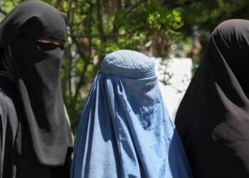 Taliban kadınlara ‘kısık sesle’ konuşma zorunluluğu getirdi