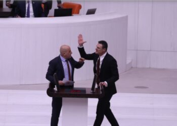AKP’li Özalan’ın Ahmet Şık’a saldırısı dünya basınında: “Geniş çaplı çatışmanın fitilini ateşledi”