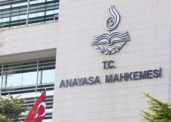AYM’den kapatılan Gülen’e yakın vakfın yöneticisi için hak ihlali kararı
