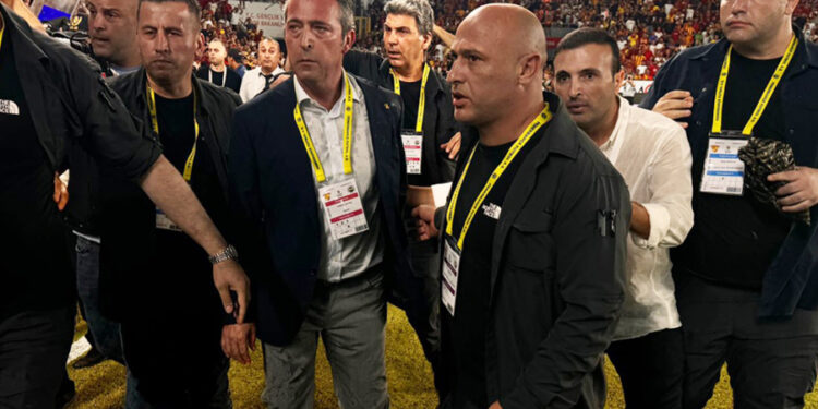 Ali Koç: ‘Taraftarımızı tribüne almak için sahaya indim’