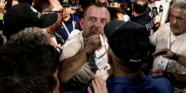 Ali Koç’a arkadan saldıran zanlı için ‘ev hapsi’ kararı: “Yaralama kastım yoktu”