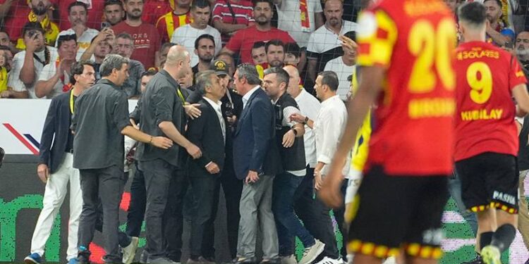 Ali Koç'un "hak mahrumiyeti" cezası tartışma yaratmıştı; Fenerbahçe'den konuyla ilgili açıklama