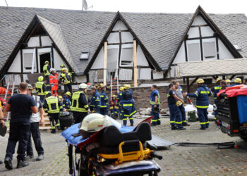 Almanya'nın turistik kasabasında otel çöktü: İki ölü, en az üç yaralı