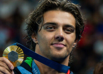 Altın Madalyalı Yüzücünün Parkta Uyurken Çekilen Görüntüsü Gündem Oldu