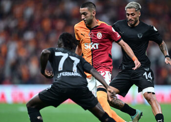 Aslan'da golcüler sahneye çıktı; Galatasaray sezonun açılış maçında üç puanı geriden gelerek aldı!