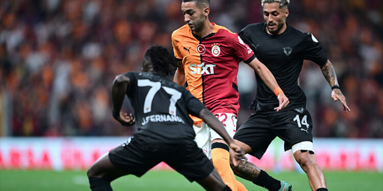 Aslan'da golcüler sahneye çıktı; Galatasaray sezonun açılış maçında üç puanı geriden gelerek aldı!