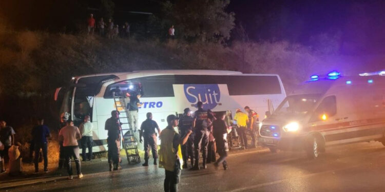 Aydın'da Yolcu Otobüsü Devrildi: Ölü ve Yaralılar Var