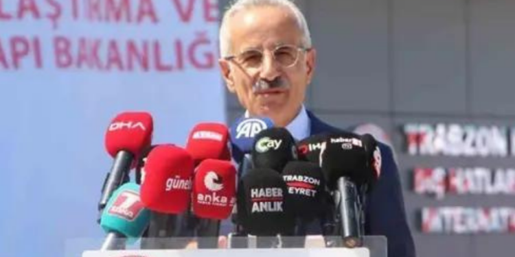 Bakan Uraloğlu: “Uygulama Tabanlı Taksi Taşımacılığı Sistemi’ni onaylayacağız”
