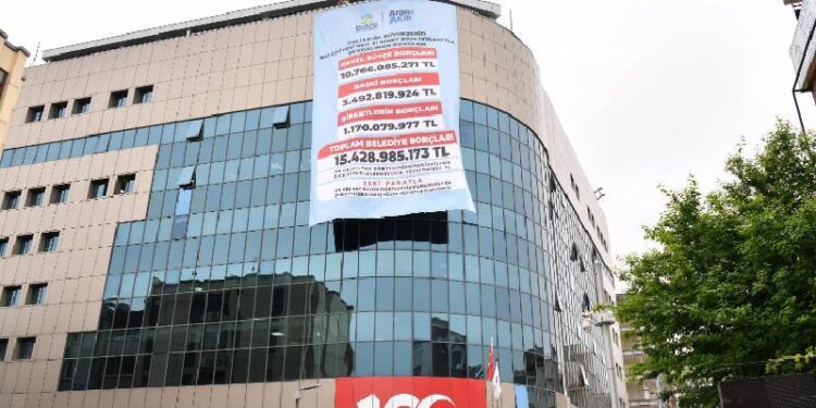 Balıkesir Büyükşehir Belediyesi "700 işçi işten çıkarıldı" iddialarını yalanladı